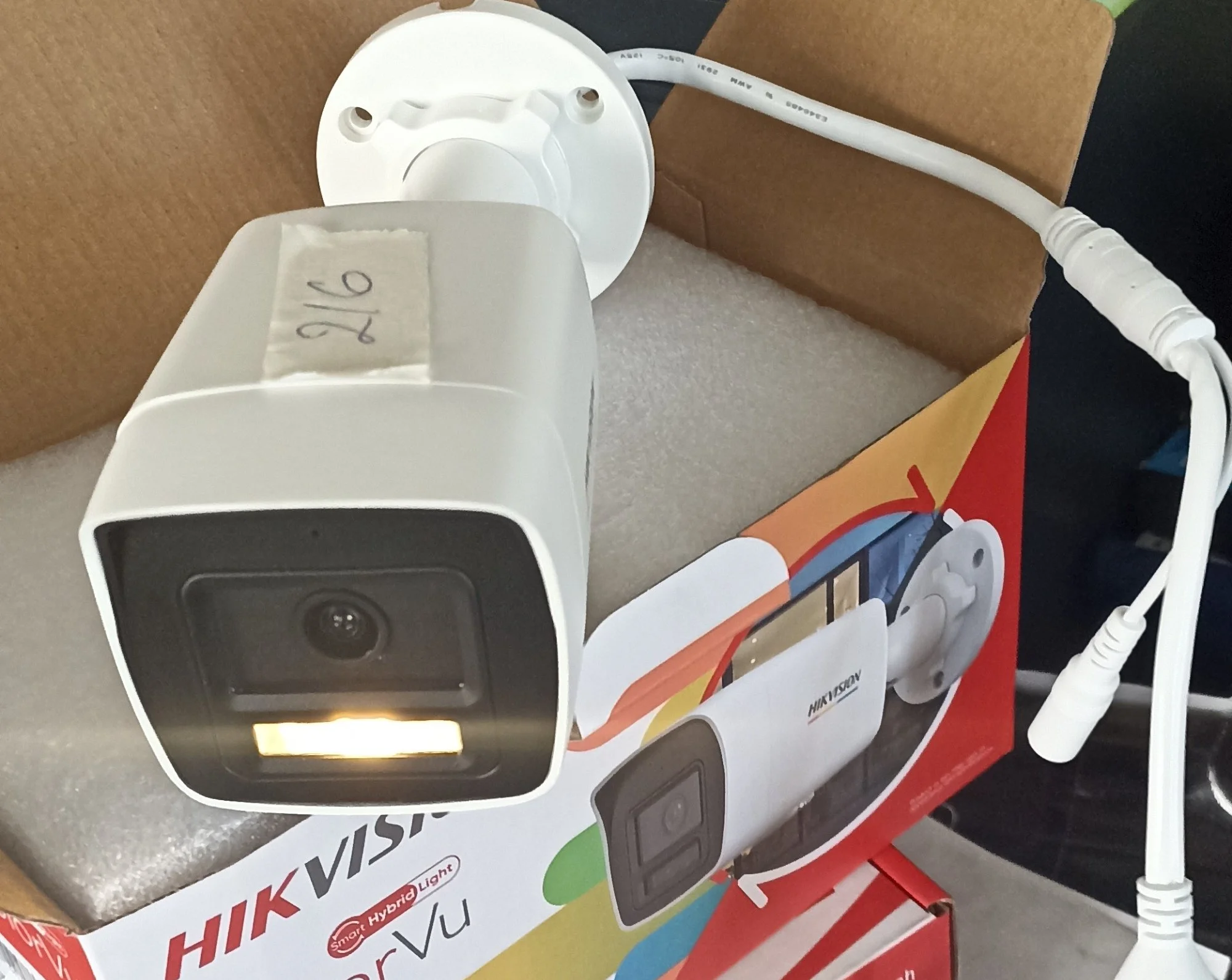 Cámara Hikvision Smart Hybrid Light ColorVu bala con iluminador LED activo