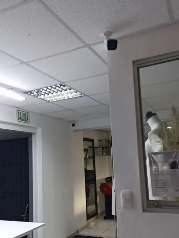 Cámara IP en oficina Lima