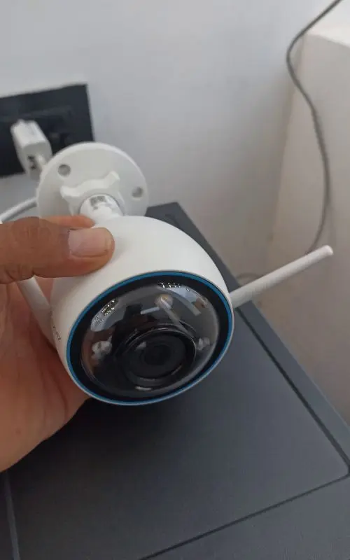 Cámara WiFi exterior con lente gran angular y anillo LED para visión nocturna en color