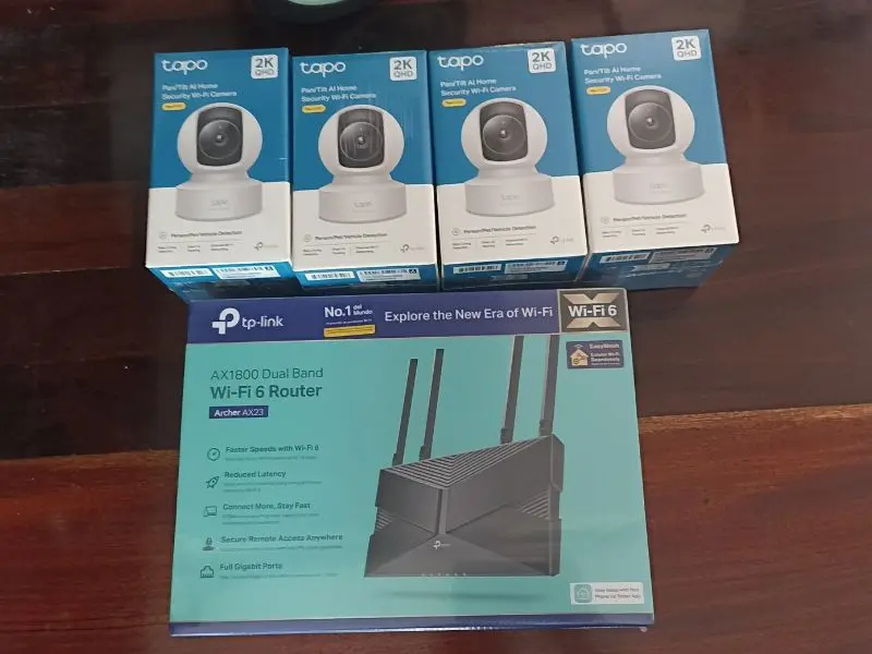 4 cámaras WiFi 2K Pan/Tilt y router Wi-Fi 6 de doble banda, solución para evitar desconexiones en sistemas de videovigilancia doméstica