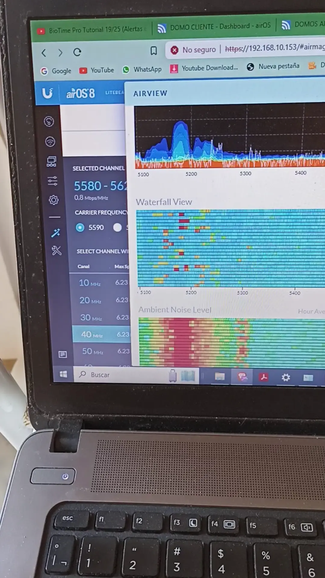 Captura de airOS 8 AirView mostrando espectro de frecuencias 5100-5400 MHz y selección de canal 5580-5620 para radioenlace Ubiquiti en proyecto La Libertad