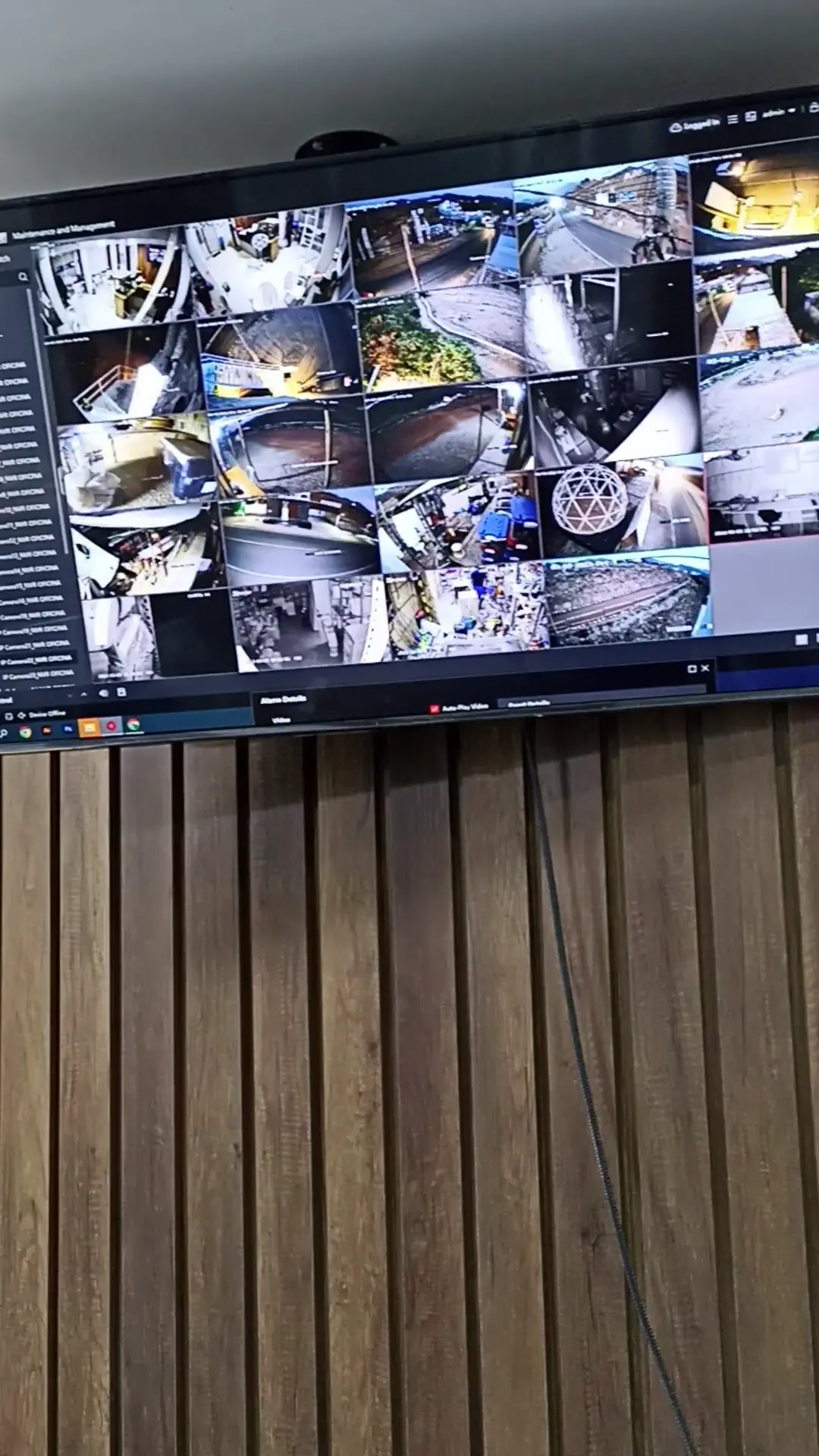 Monitor de videovigilancia con 16 cámaras activas en grid